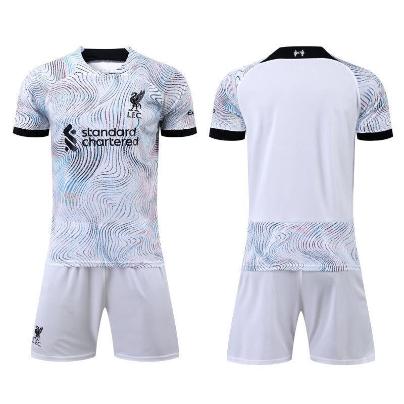 Ensemble de Maillots de Football – Uruguay , Qatar , Italie et Clubs : Liverpool , Chelsea (Domicile et Extérieur)