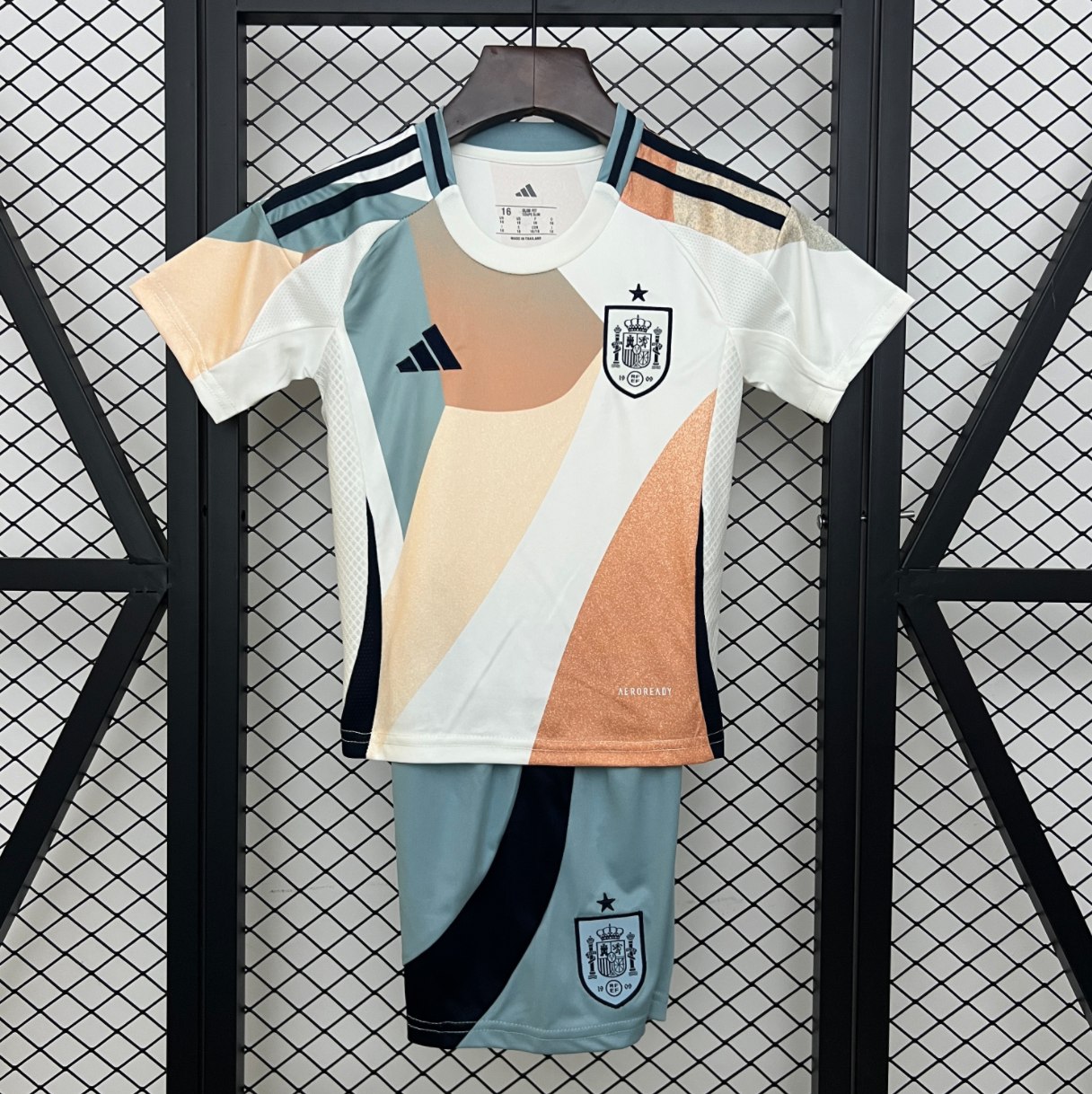 2025 kids Spain away