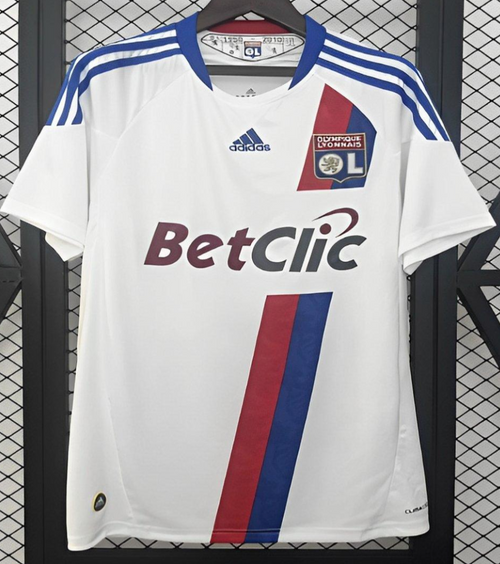 10/11 Lyon Home