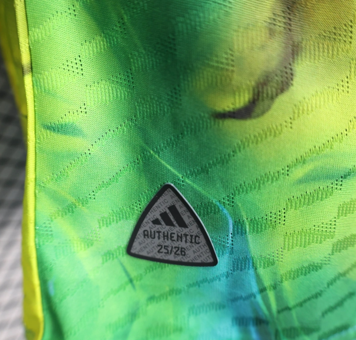 25/26 Real Madrid Goalkeeper - Emirates Neon Yellow Marble Design