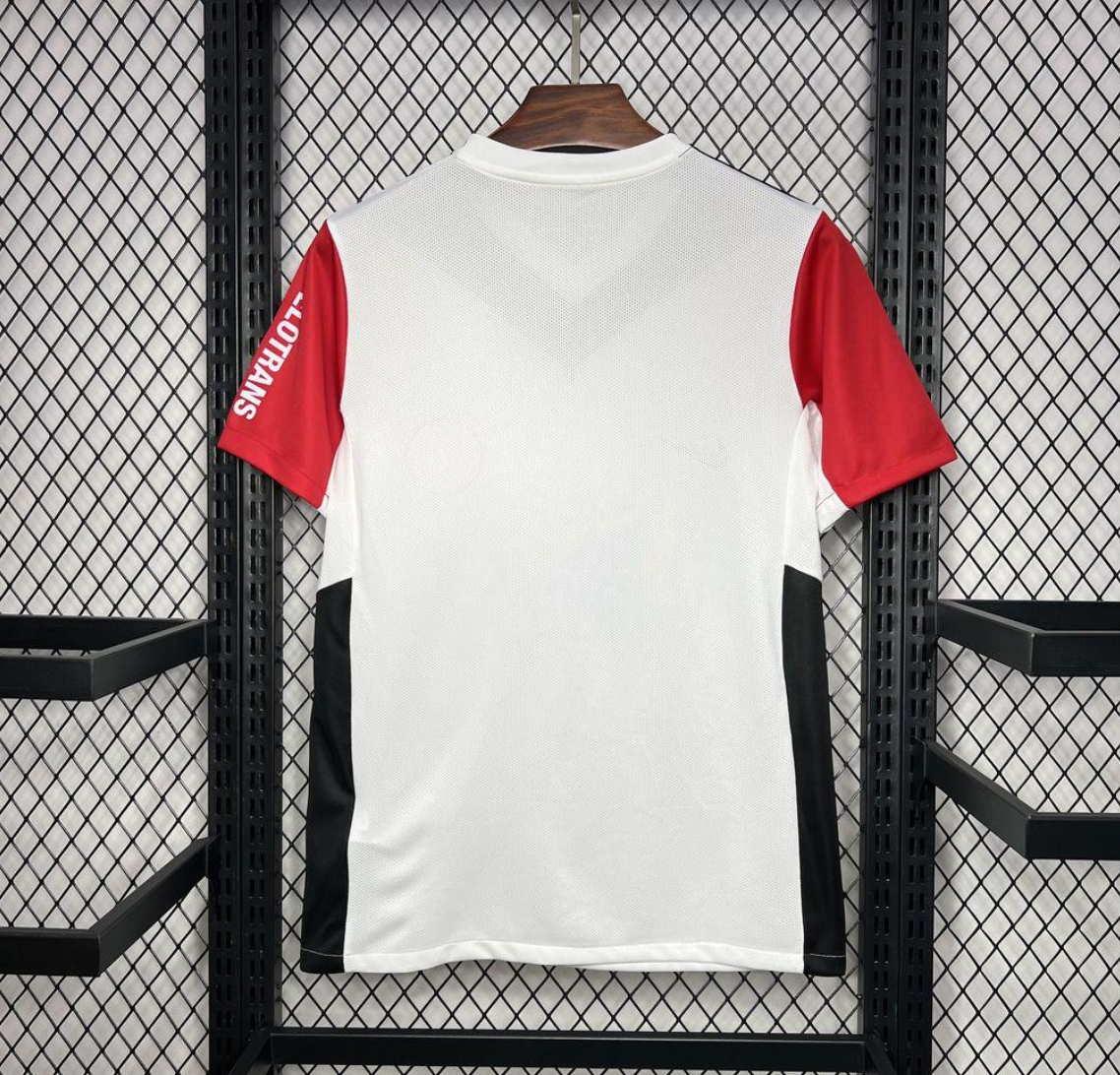 24/25 Eintracht Frankfurt Home