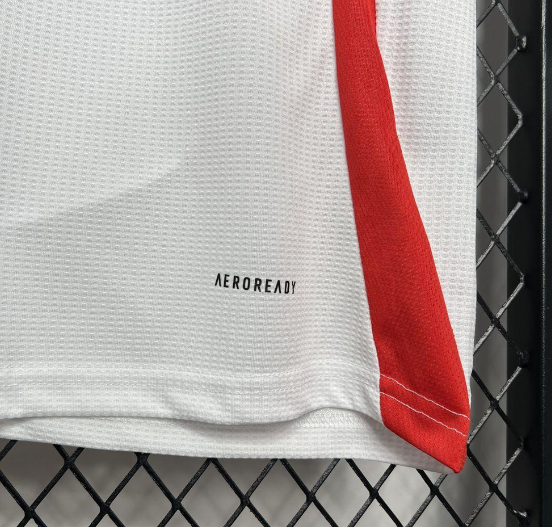 24/25 Fulham Home