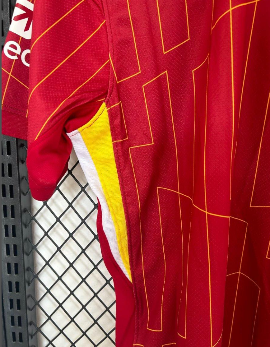 24/25 Liverpool Home