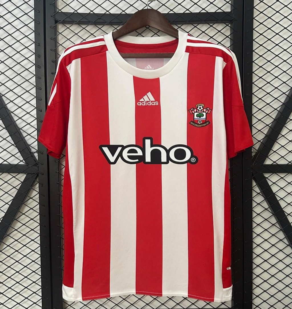15/16 Retro Southampton Home