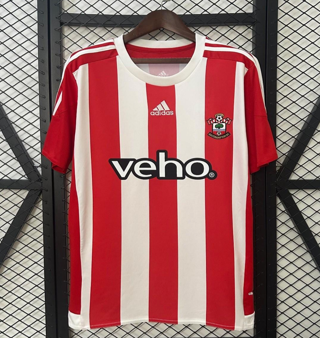 15/16 Retro Southampton Home