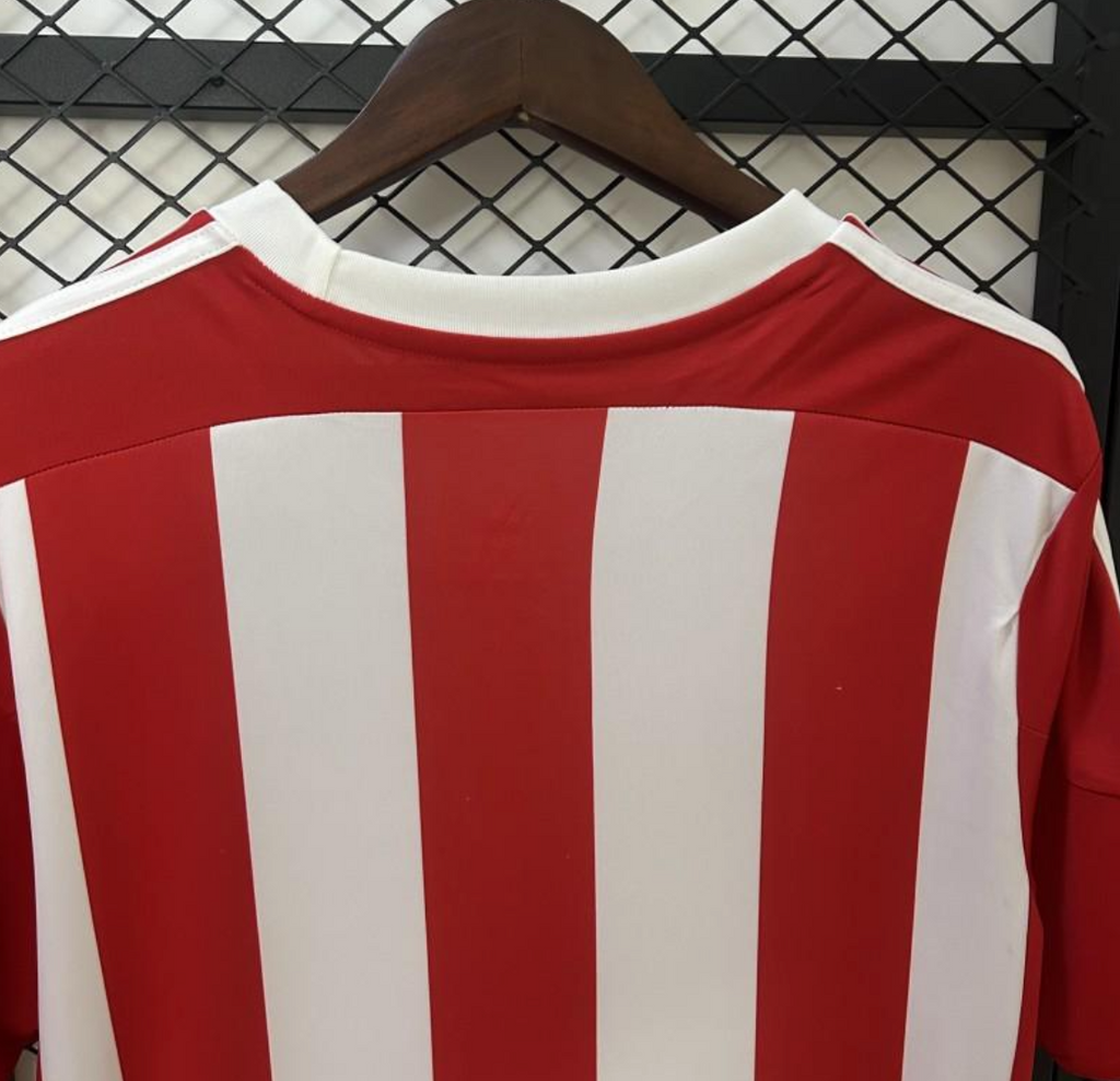 15/16 Retro Southampton Home