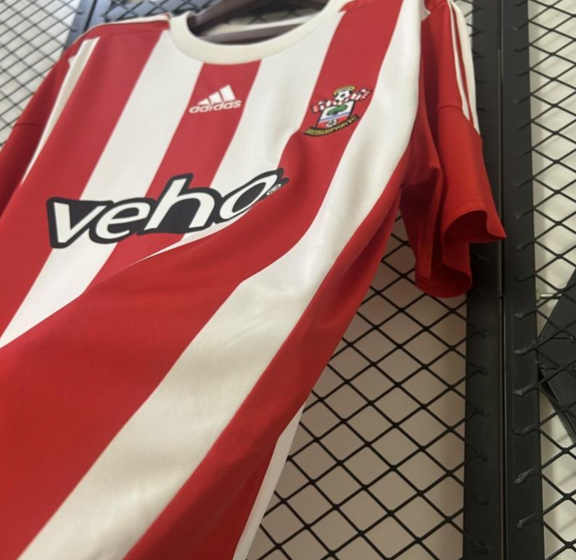 15/16 Retro Southampton Home