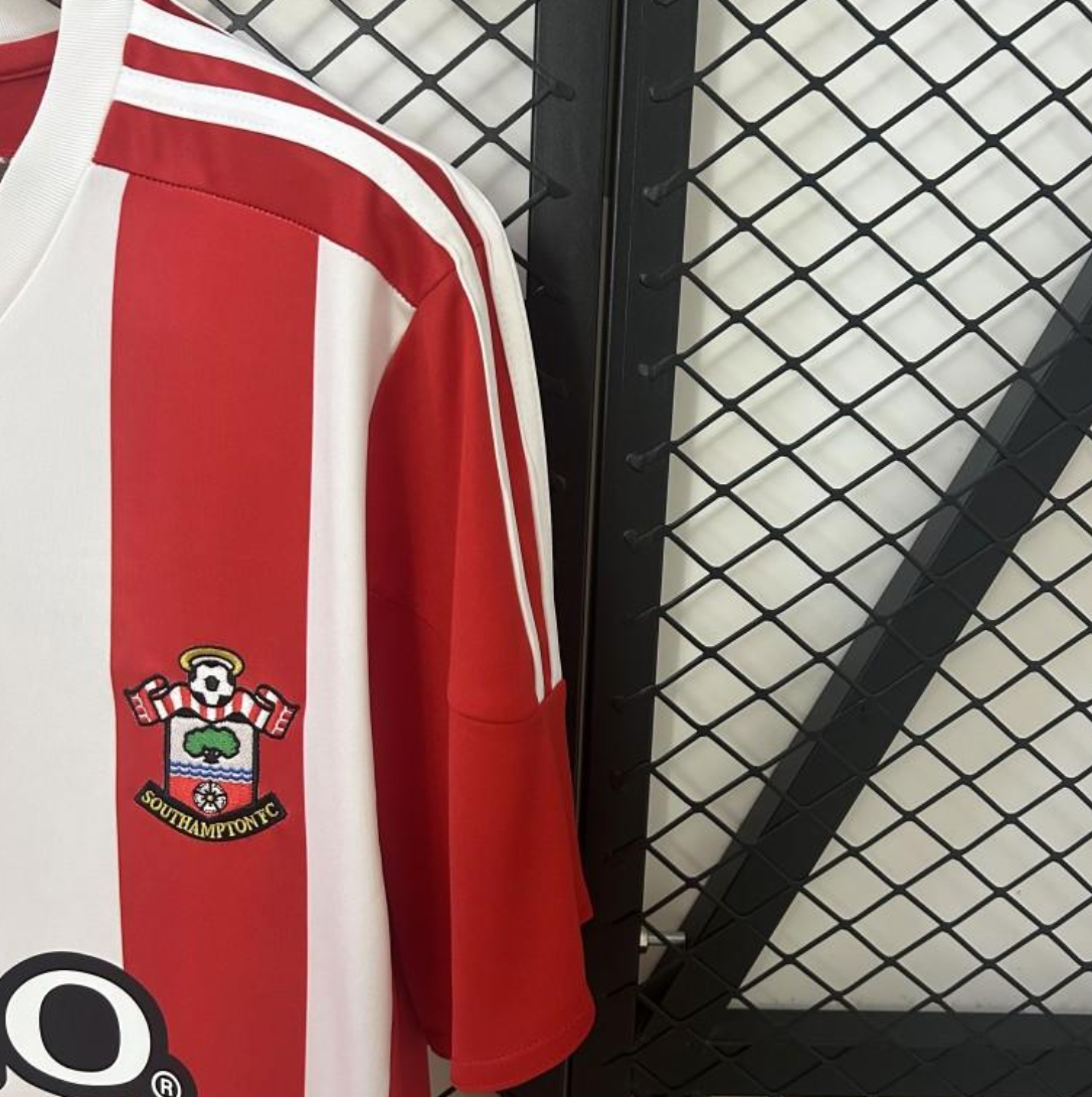 15/16 Retro Southampton Home