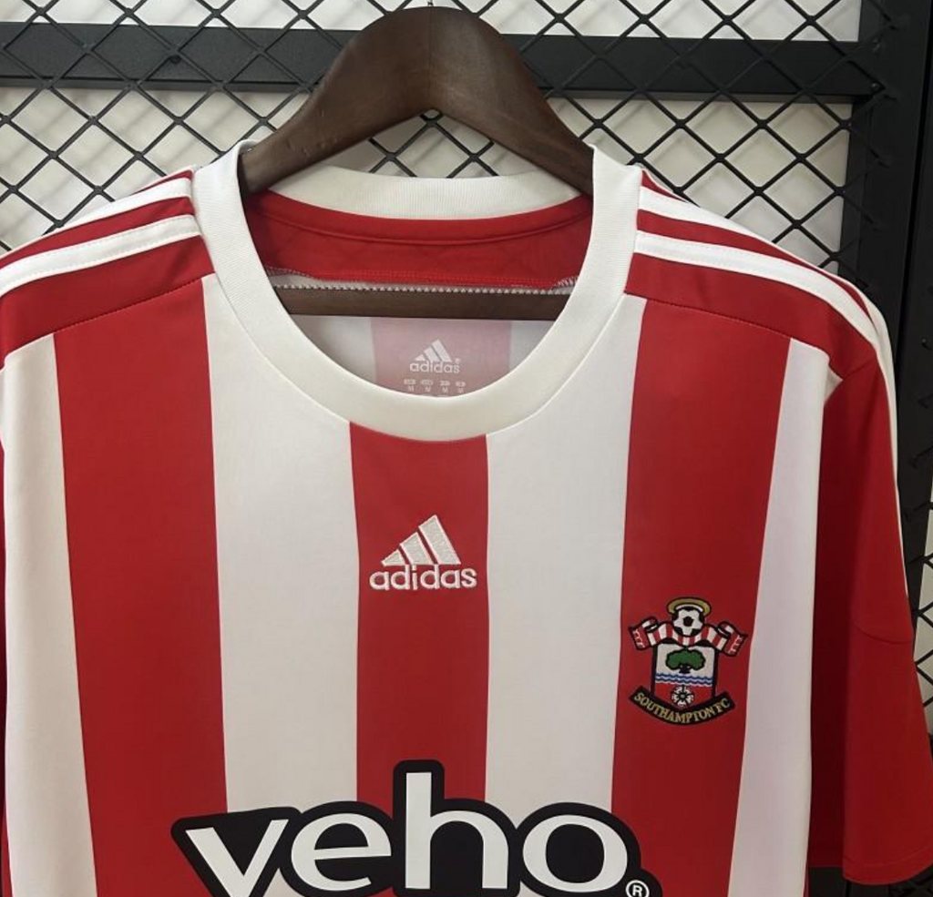 15/16 Retro Southampton Home