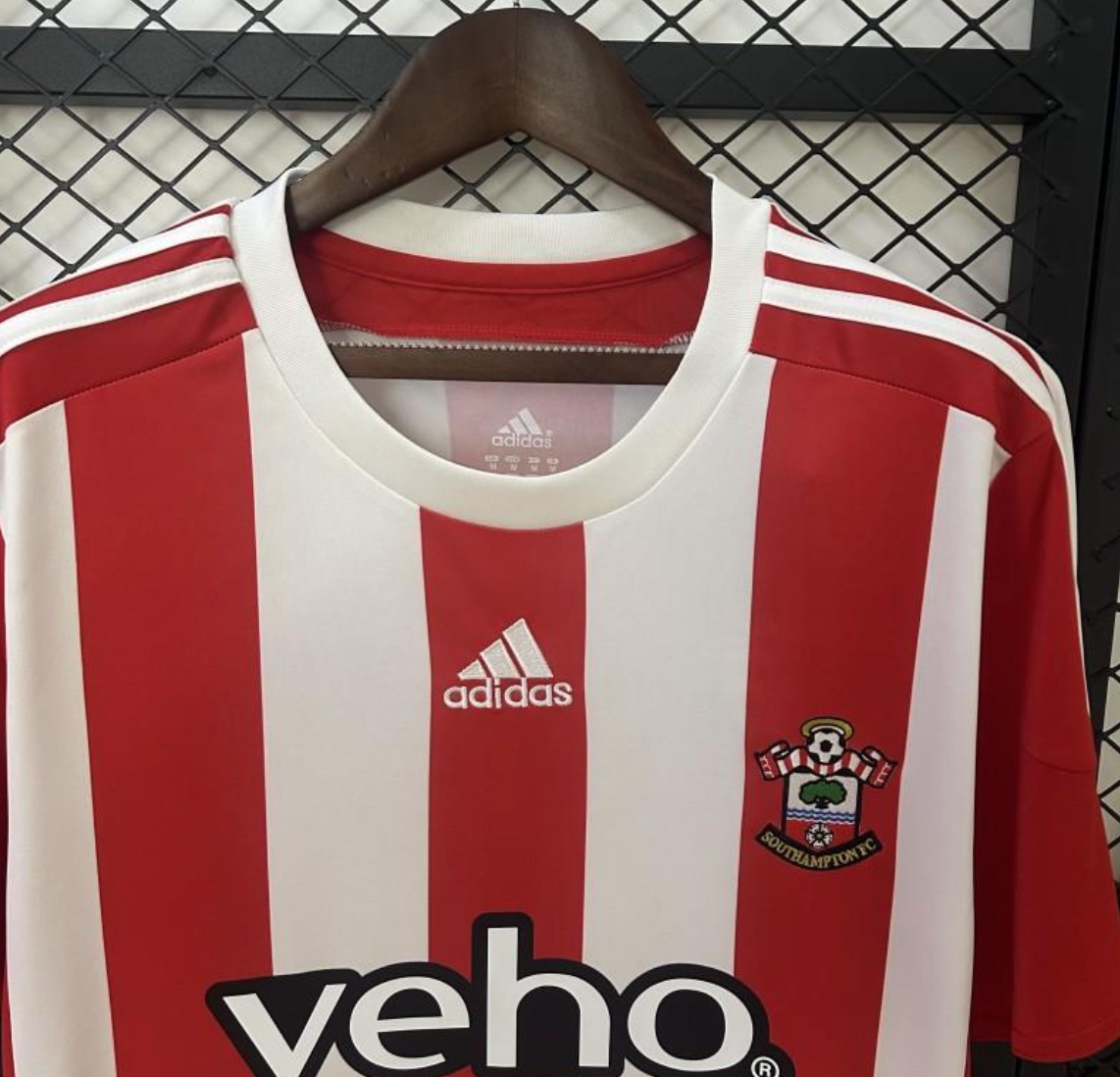 15/16 Retro Southampton Home