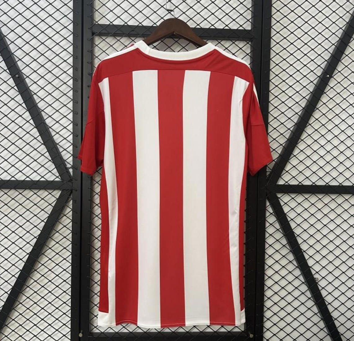 15/16 Retro Southampton Home