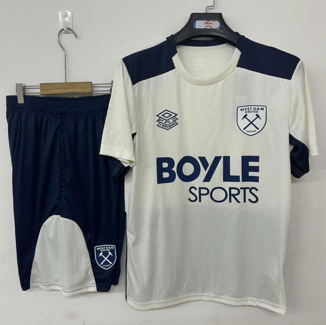 25/26 West Ham United Training Jersey Beige+ Shorts