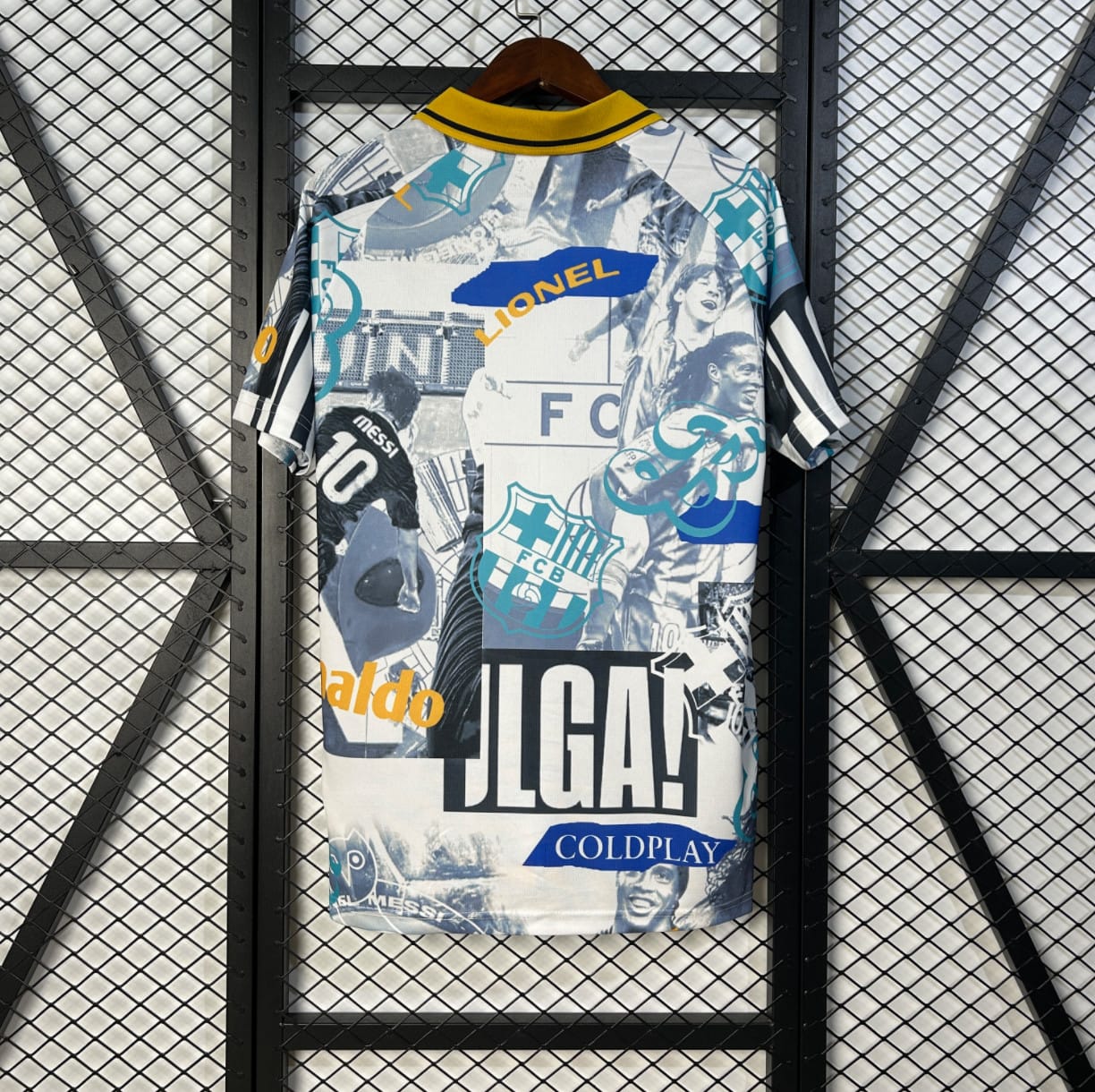 25/26 Barcelona Ronaldinho – Image 2