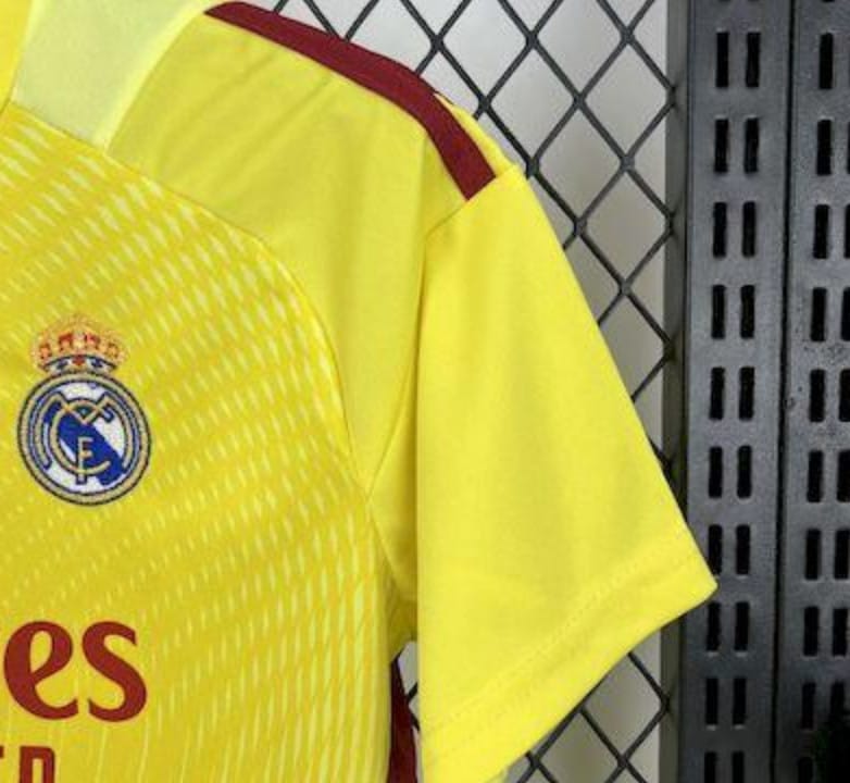 2025/26 Kids Real Madrid Yellow Goalkeeper – Image 3