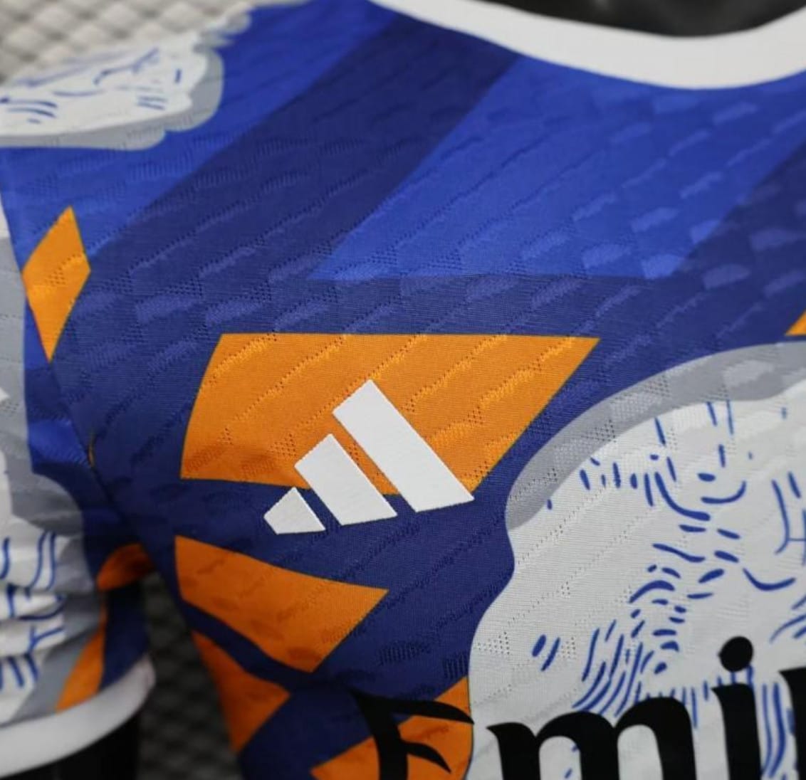 25/26 Real Madrid Limited Edition Blue Orange Abstract Pattern – Image 3