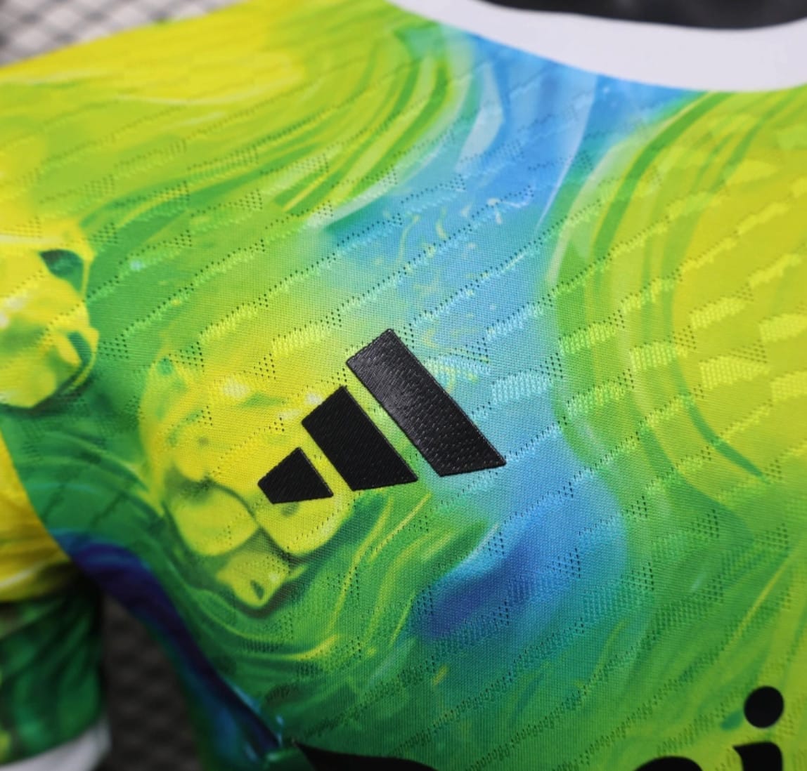 25/26 Real Madrid Goalkeeper - Emirates Neon Yellow Marble Design – Image 4