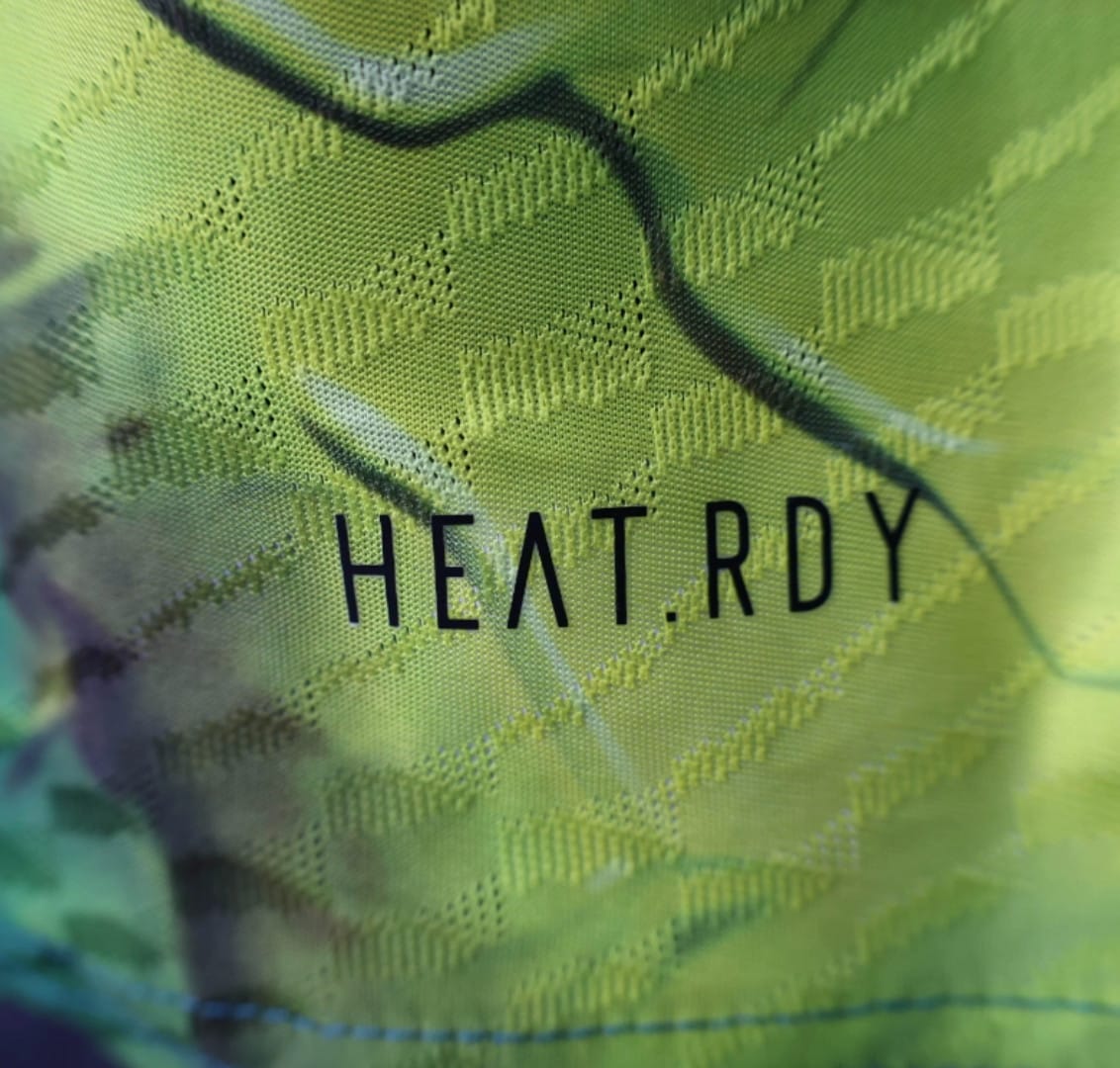 25/26 Real Madrid Goalkeeper - Emirates Neon Yellow Marble Design – Image 5