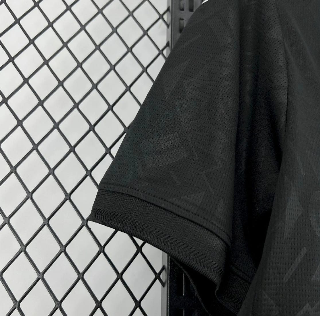 2025/26 Wolverhampton Wanderers Goalkeeper Black – Image 5